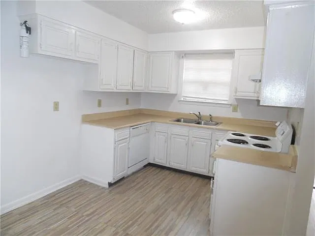 2 bed, 1.5 bath, 950 sqft, $1,075 — Photo 3