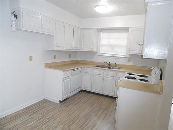 3rd image of 3104 Phoenix Ave #B