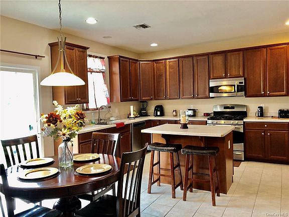 2nd image of 8 Evergreen Ln
