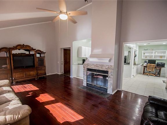 4th image of 1417 Sandy Creek Dr