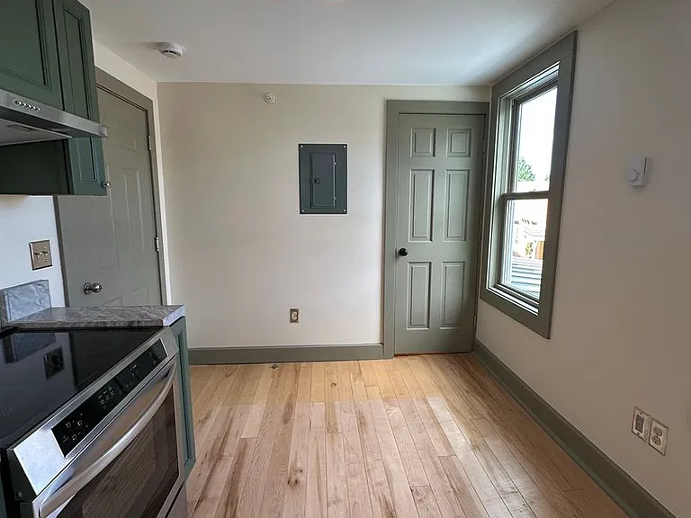 7 Washington St — Photo 8
