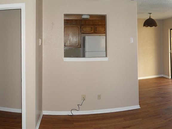 2nd image of 3901 Hereford Ln APT B