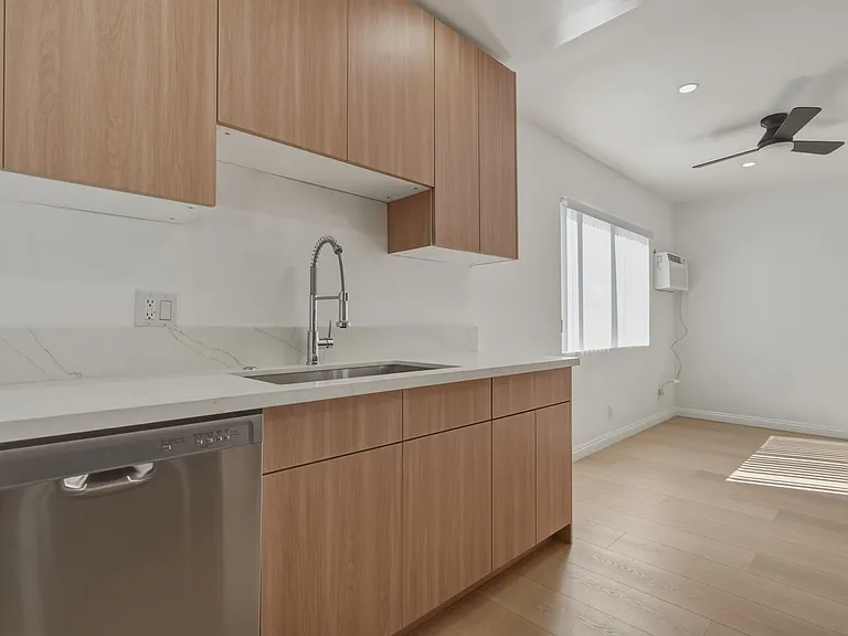 3869 Tilden Ave — Photo 12