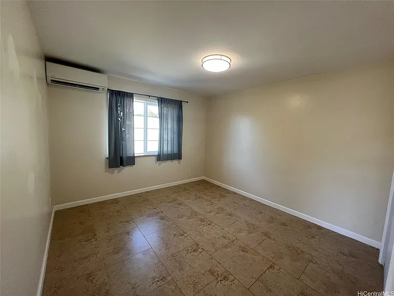 2137 Wilder Ave — Photo 6