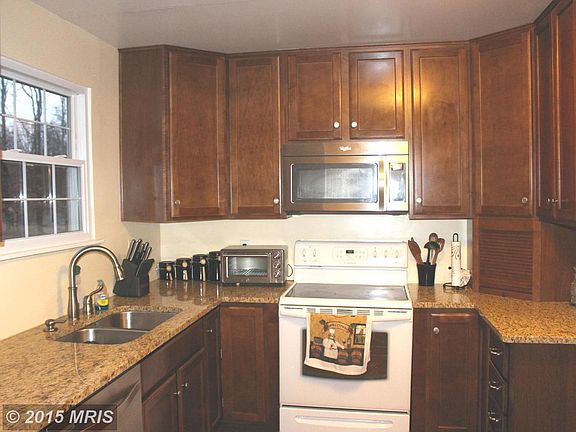 3rd image of 11802 Taft Dr