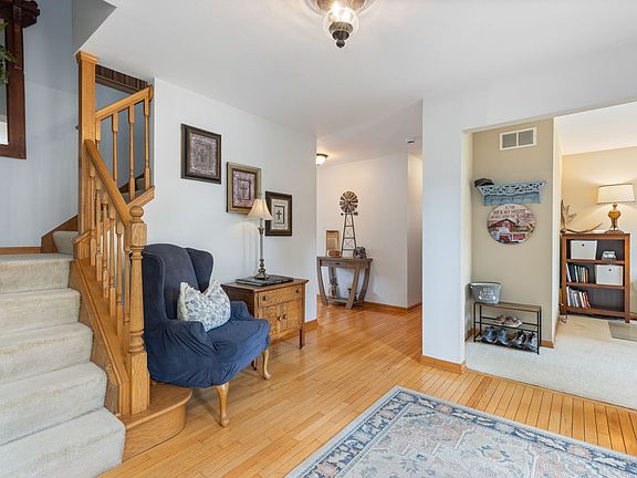 4th image of 457 Greenview Ln