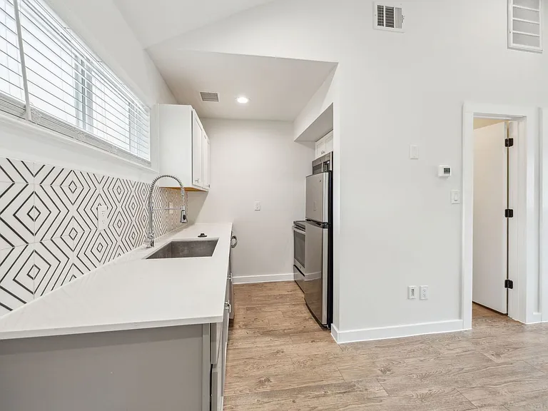 The Republic Apartments — Photo 5