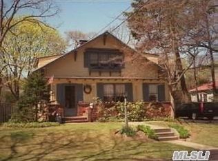 1018 Martinstein Ave, Bay Shore, NY 11706