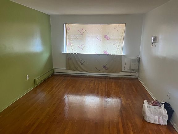 4th image of 10XX E 227th St #2
