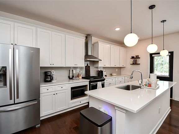 5th image of 120 Wren Dr