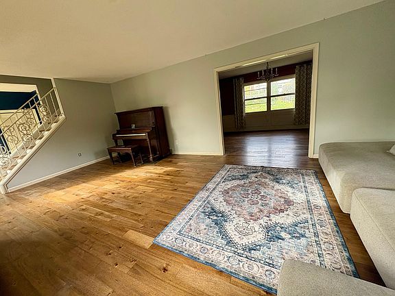 4th image of 1017 19th St NE