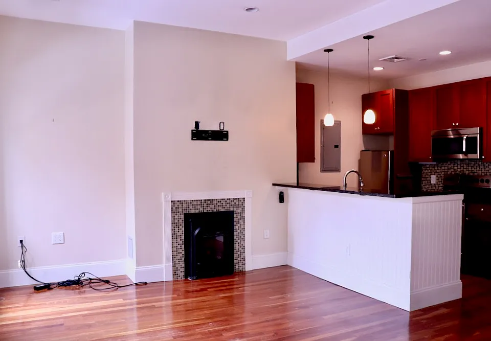 14 Temple St #3