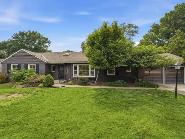 5900 Windsor Dr, Fairway, KS 66205