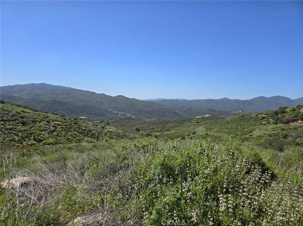 2 Decker Canyon Ln, Lake Elsinore, CA 92530