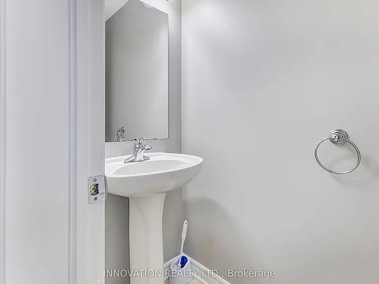 126 Garrity Cres — Photo 3