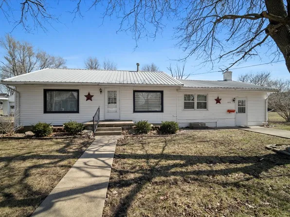 405 S Grove St, Colfax, IL 61728