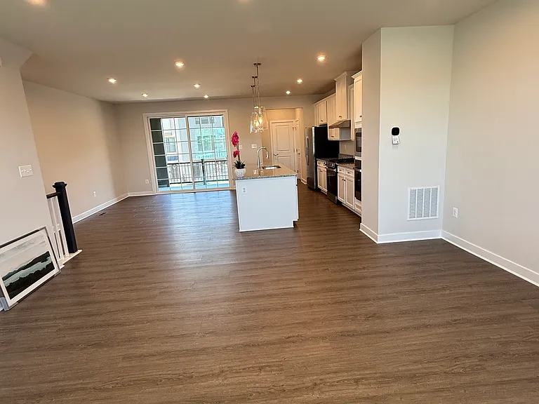 238 E Main St — Photo 4