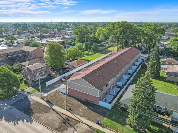 7235 W 71st St #8, Bridgeview, IL 60455