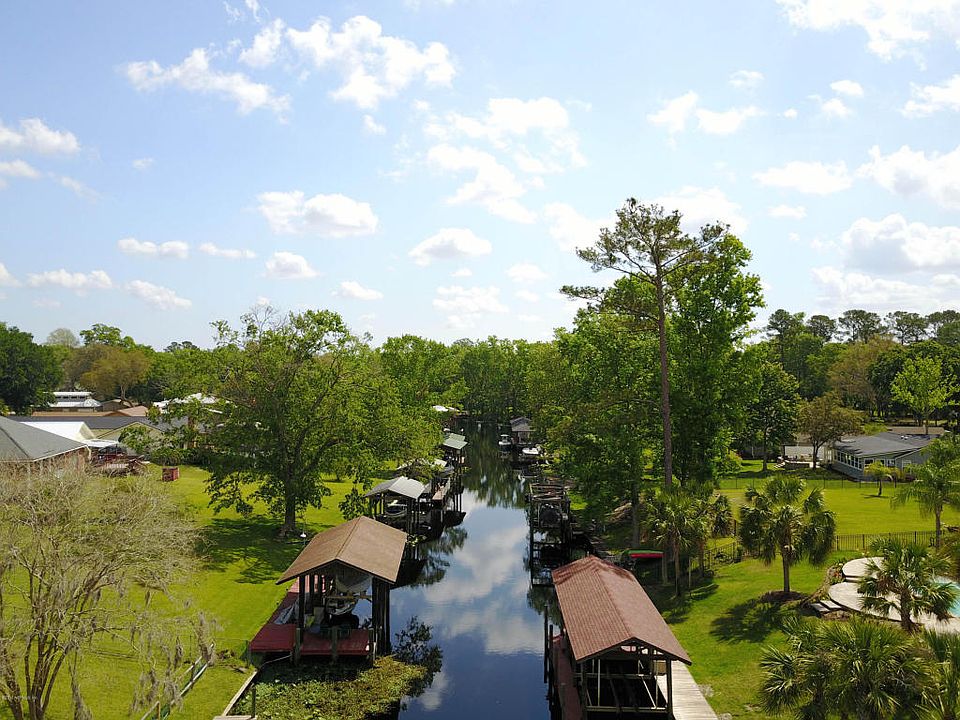Waterfront navigable with 35