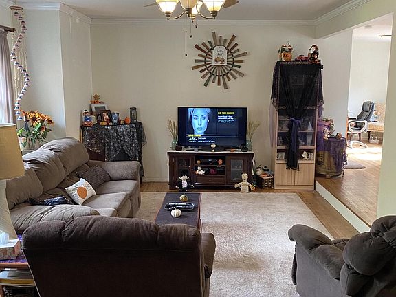 2nd image of 1673 Shady Ln