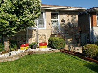 7531 Long Ave, Burbank, IL 60459