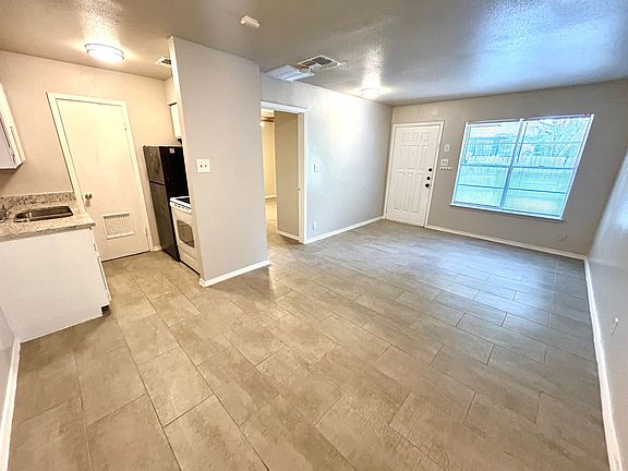 5th image of 703 W Summit Ave #3