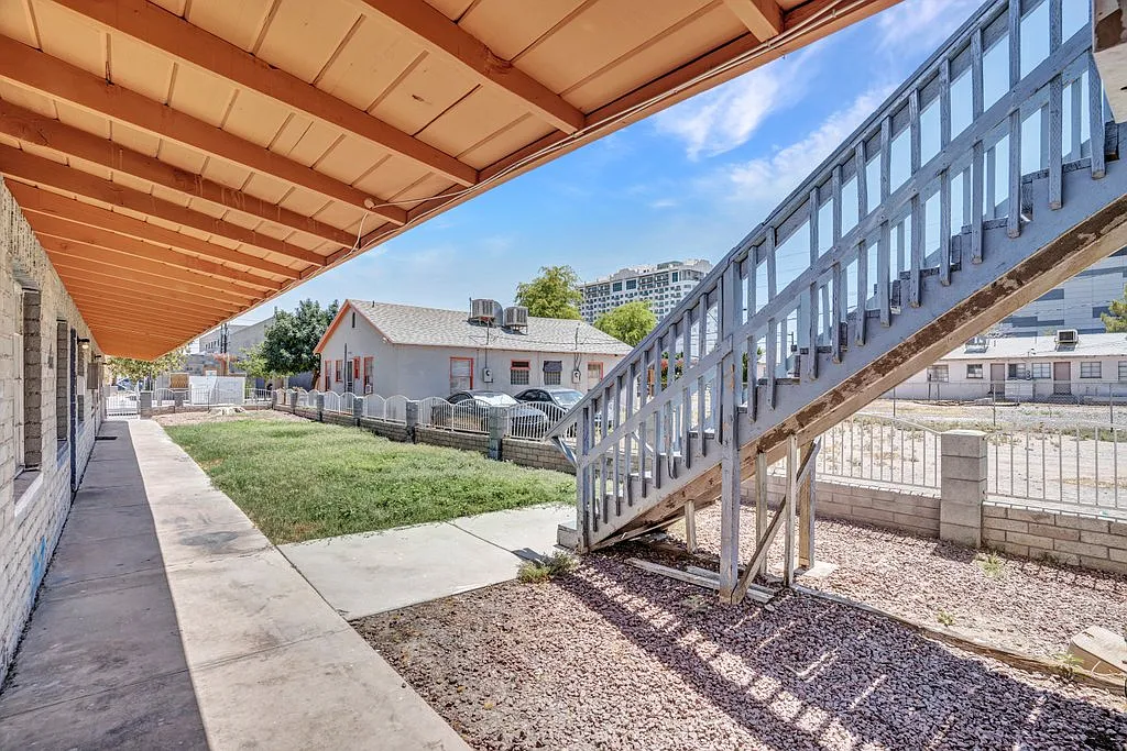 Studio, 350 sqft, $780 — Photo 4
