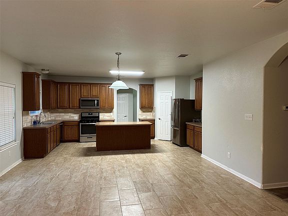 3rd image of 653 Dark Horse Ln