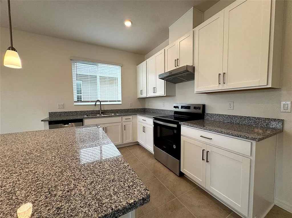 4 bed, 2.5 bath, 1908 sqft, $2,850 — Photo 4