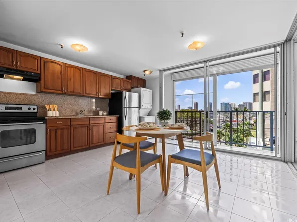 1226 Alexander St APT 501, Honolulu, HI 96826