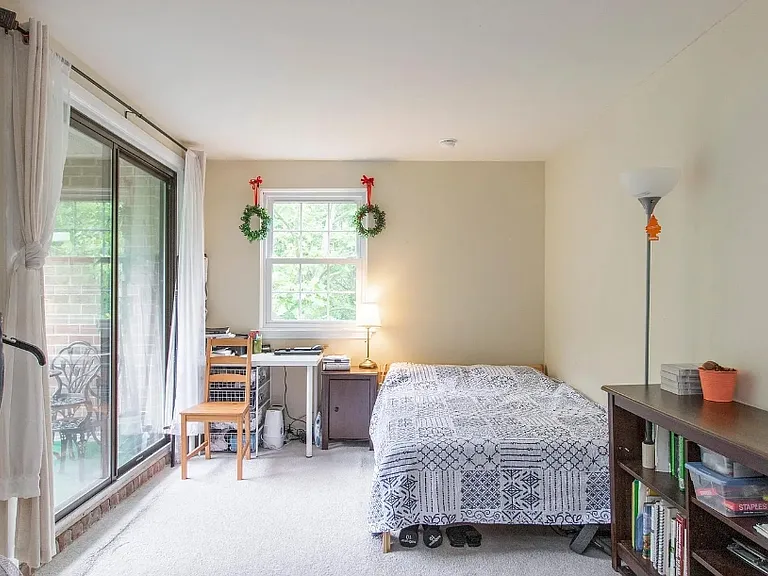 162 Woodstream Dr #5 — Photo 3