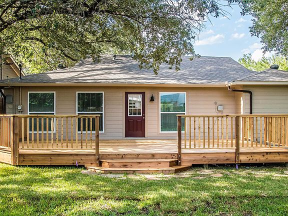 3rd image of 3841 Beechwood Ln