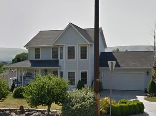 704 Terry Ln, Selah, WA 98942