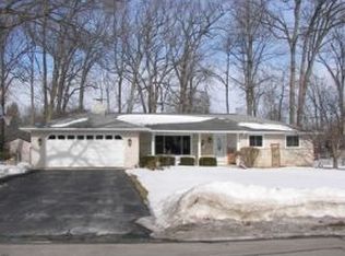 2521 Crest Ln, Green Bay, WI 54302