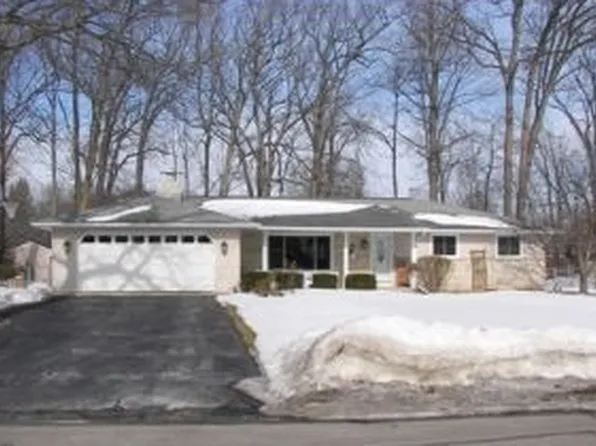 2521 Crest Ln, Green Bay, WI 54302