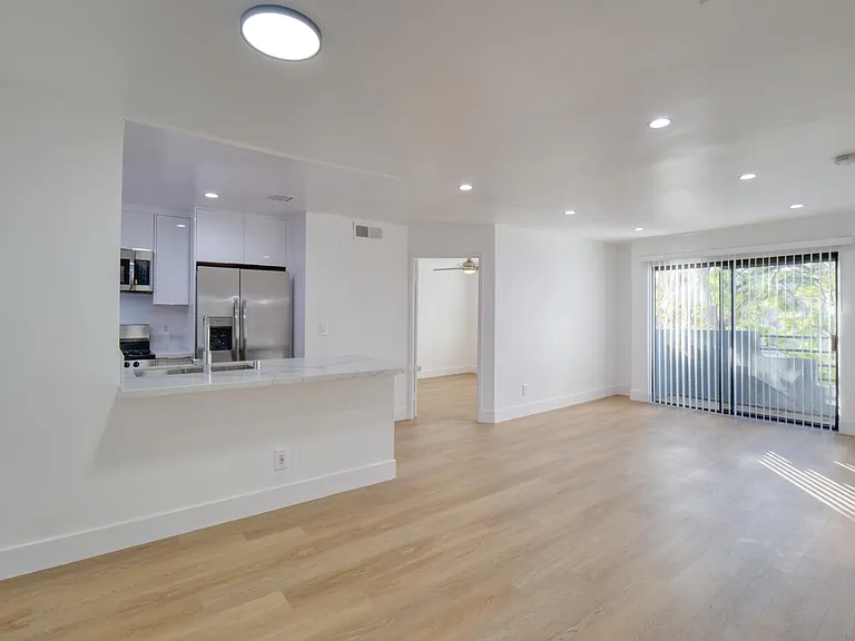 1806 North Berendo Street — Photo 16