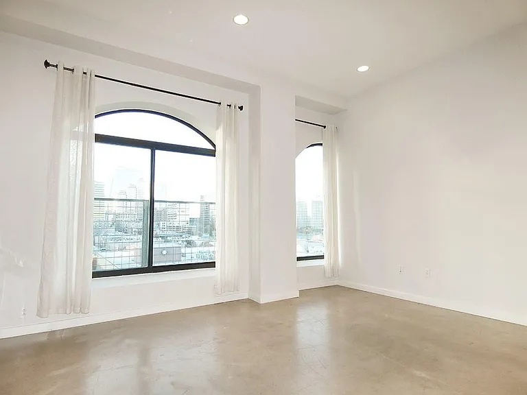 507 Sabine St #704 — Photo 4