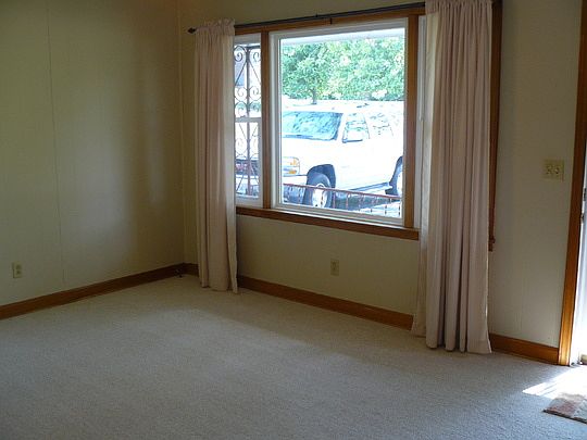 5th image of 2057 Twin Oaks Ave