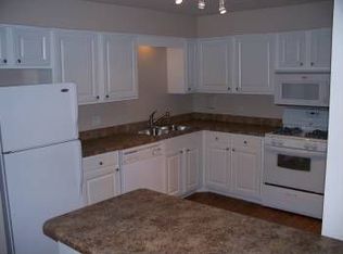 565 Gundersen Dr, Carol Stream, IL 60188