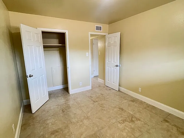 Retama Apartments — Photo 58