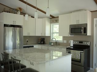 160 4th Ave NW, Mazeppa, MN 55956