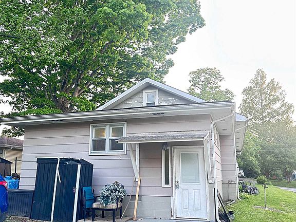 5th image of 204 N Centennial St