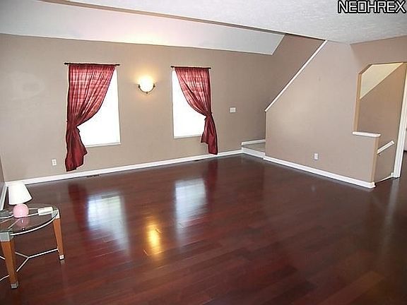 3rd image of 943 Bristol Ln