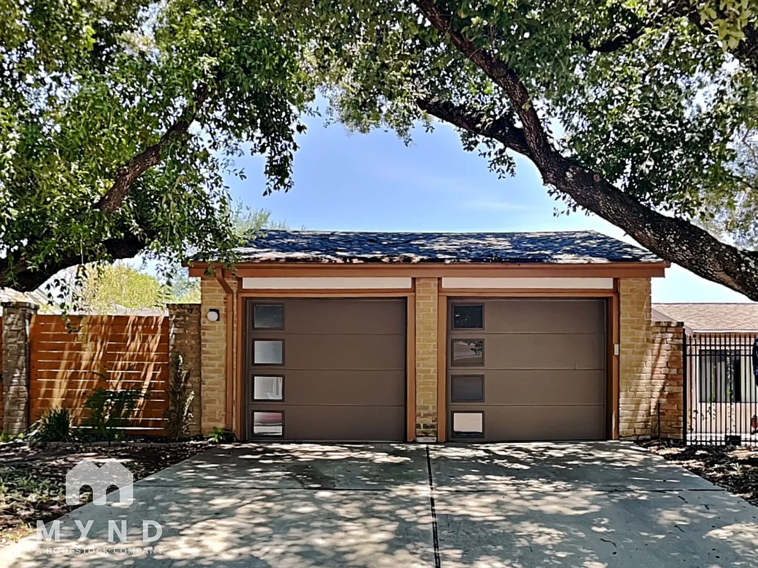 3 bed, 2.0 bath, 1813 sqft, $2,365 — Photo 2