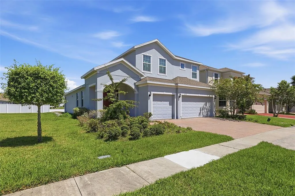 4 bed, 2.5 bath, 2379 sqft, $3,250 — Photo 2