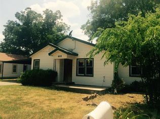 602 N 1st St, Bangs, TX 76823