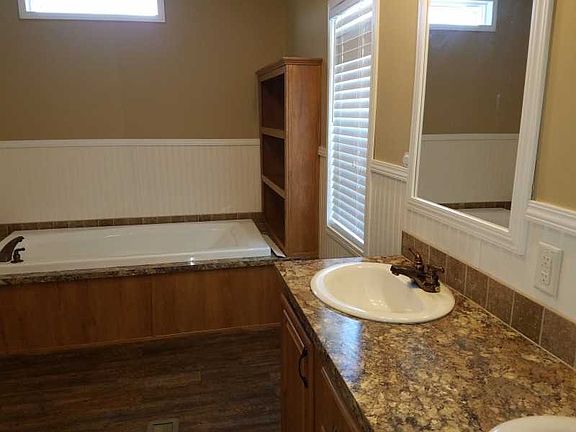 4th image of 7022 Glen Cove Dr