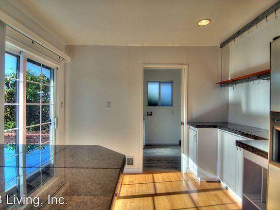 4th image of 3360 Walton Way