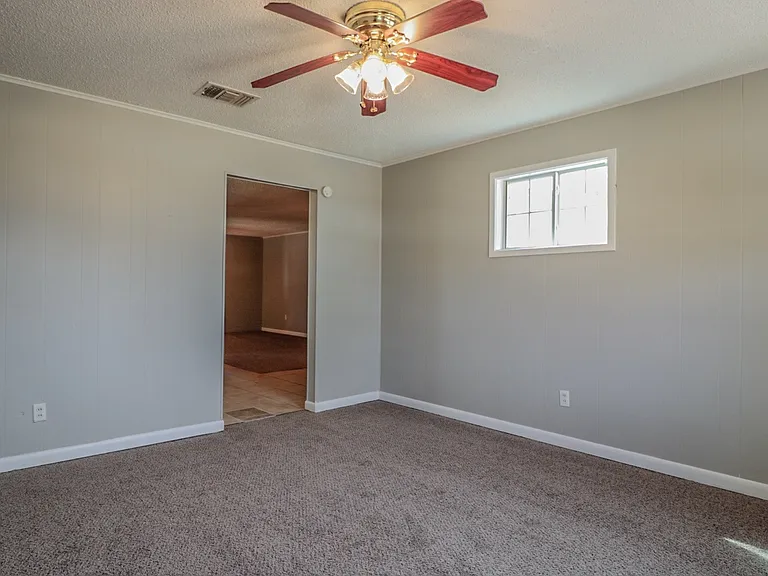 3119 Jarvis St — Photo 3