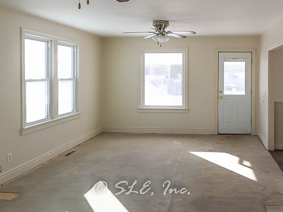 Living/dining room 22x13.5